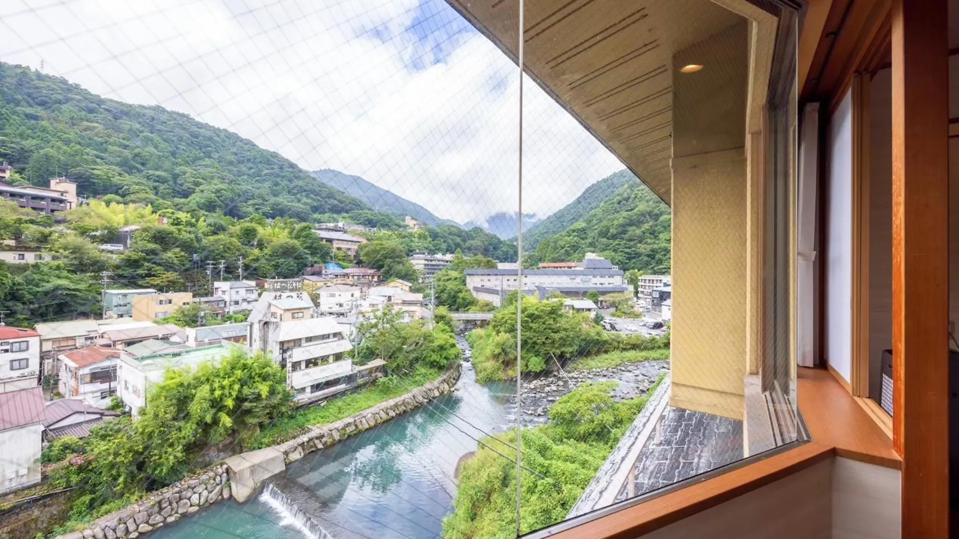 Hakone Yumoto Onsen Hotel Kajikaso 4*,